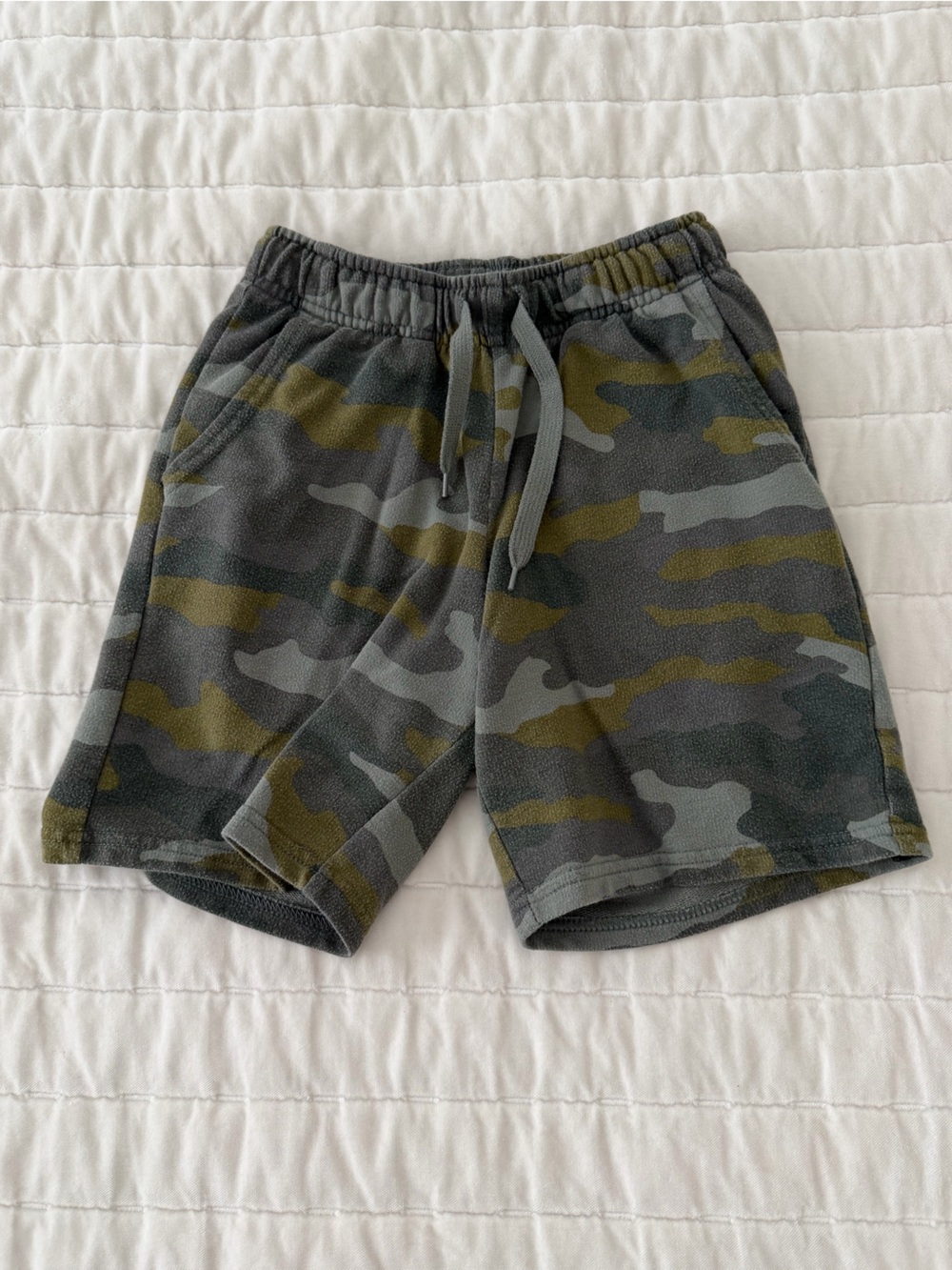 Boys’ pull on at the knee knit shorts (M)